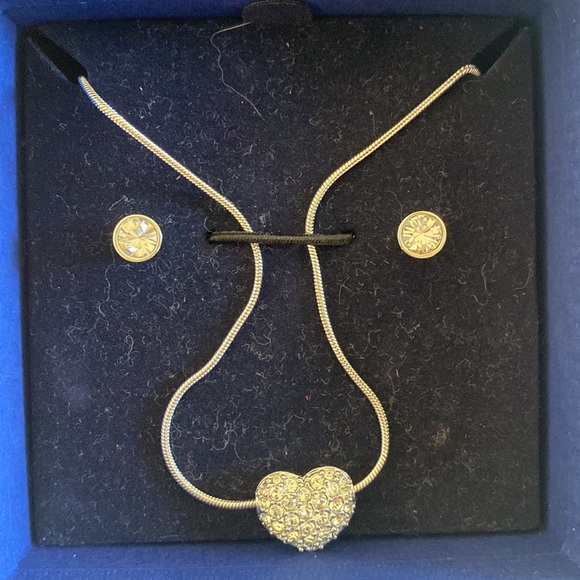 Brand new Swarovski crystal necklace and earrings set - Picture 1 of 3